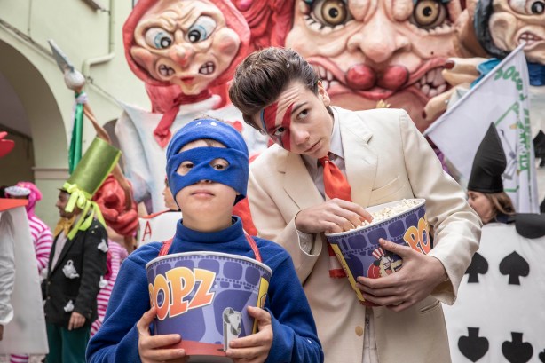 Fratele meu vânează dinozauri